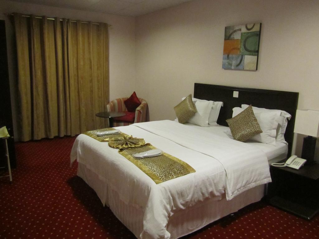JW Inn Hotel Nadinah Buitenkant foto