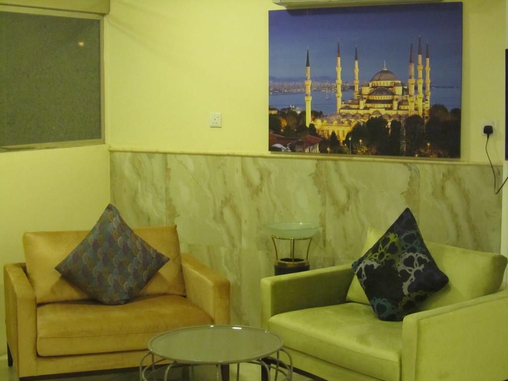 JW Inn Hotel Nadinah Buitenkant foto