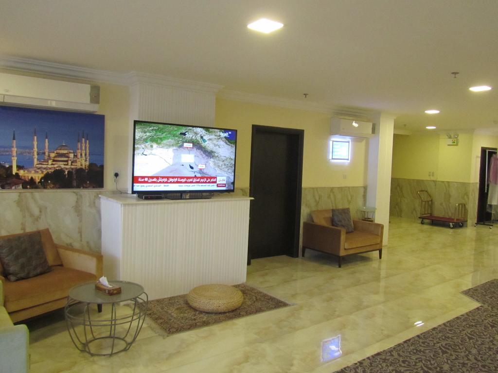 JW Inn Hotel Nadinah Buitenkant foto