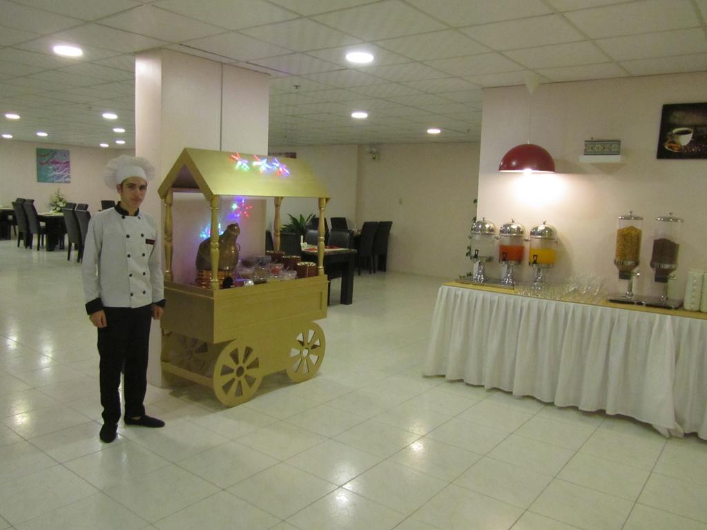 JW Inn Hotel Nadinah Buitenkant foto